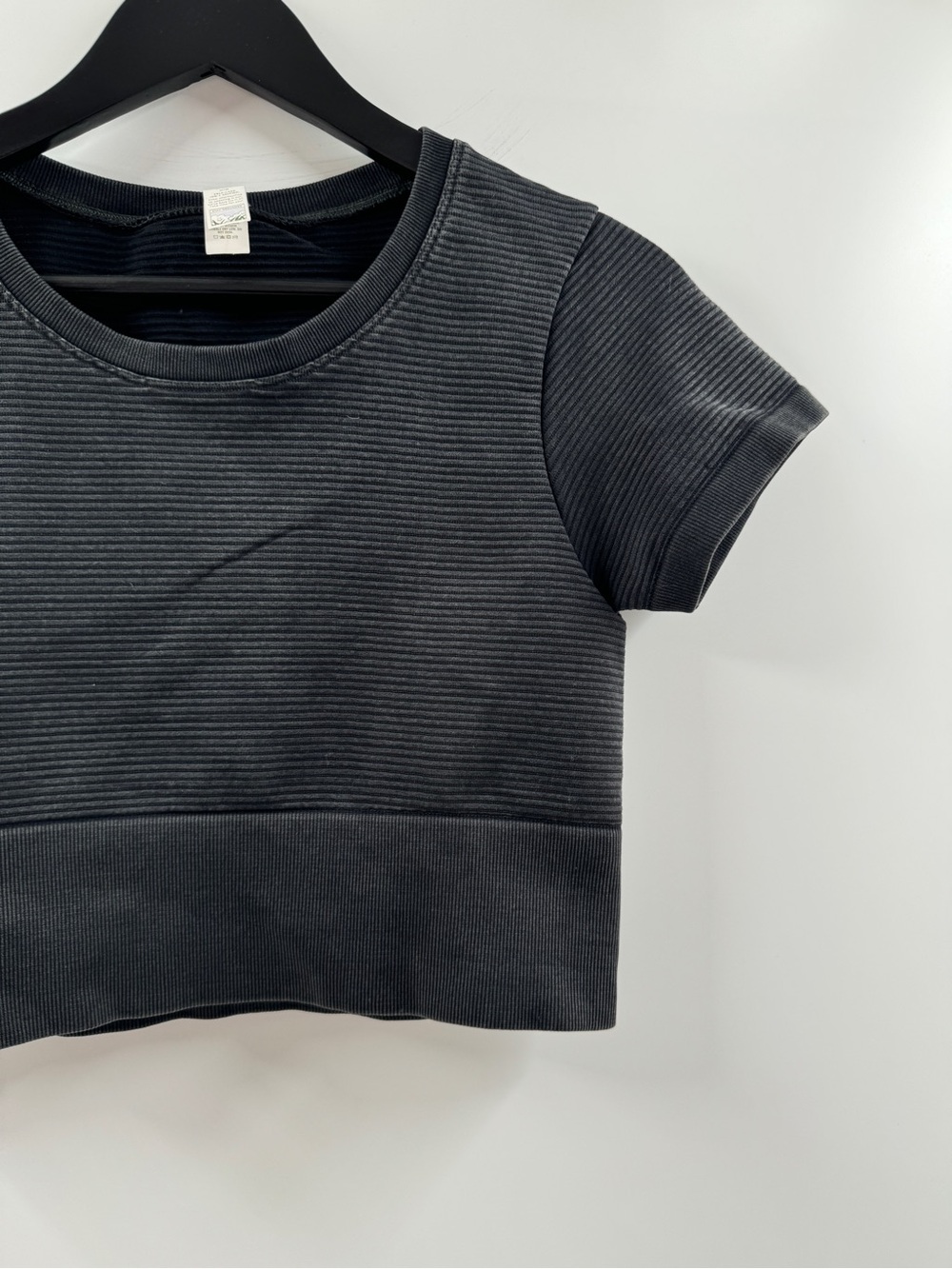 OFFLINE by Aerie Black Textured Cropped Workout Top Women's Medium - Picture 3 of 8